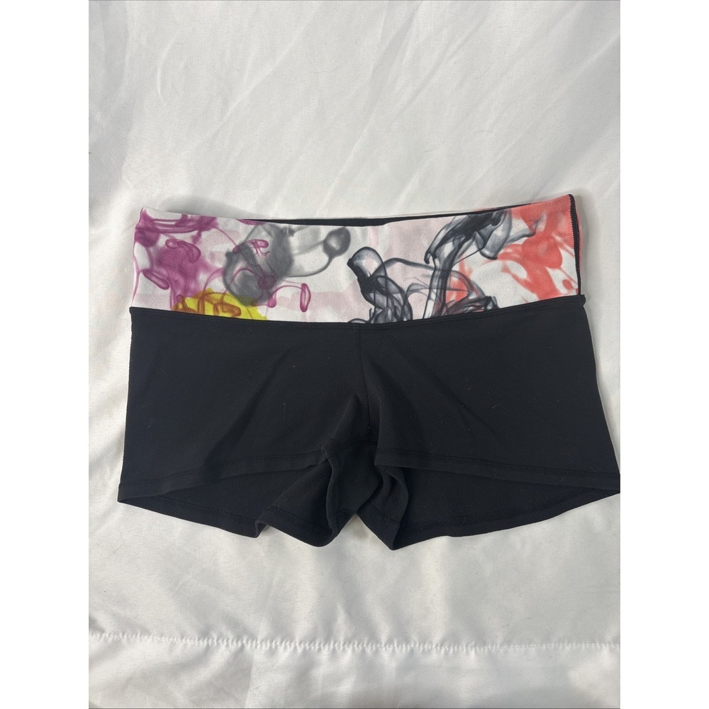 Lululemon Unicorn Tears Athletic Shorts Reversible Black Size 8 2" Inseam Biker